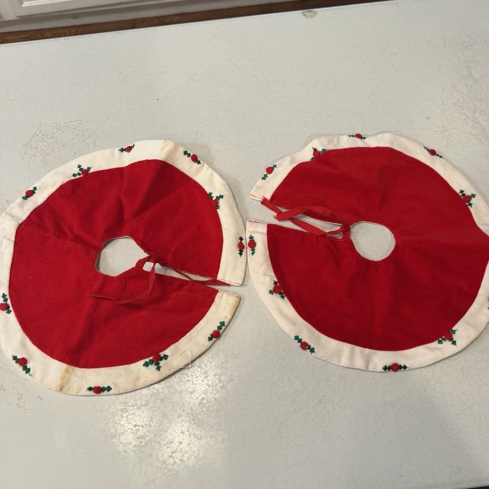 2 Mini Christmas‎ Tree Skirt with Felt Appliqued Holly Berries